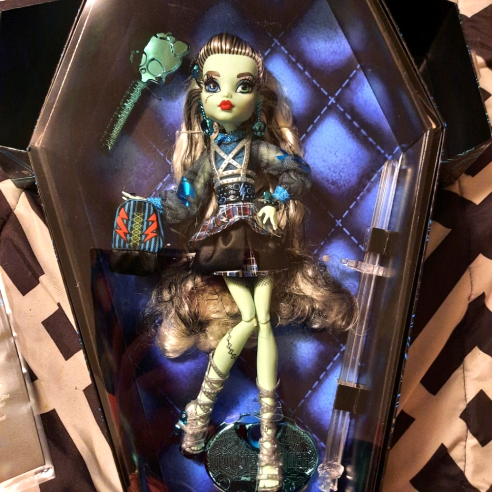 Frankie Stein Haunt Couture Limited Edition Doll